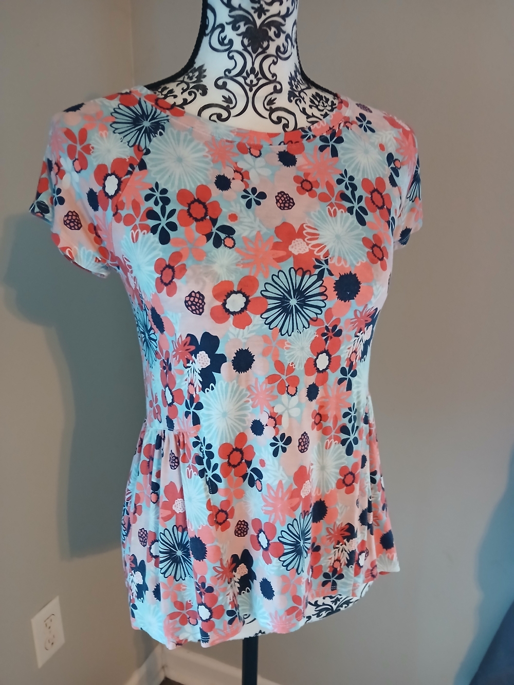 wonder nation Coral, Navy & White Floral Peplum Top